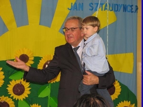 Jan Jacek Sztaudynger - na zdjęciu w wnukiem Tymonem -...