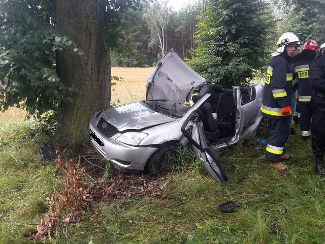 W tragicznym wypadku zginęła 18-letnia kobieta. Dwie osoby walczą o życie.