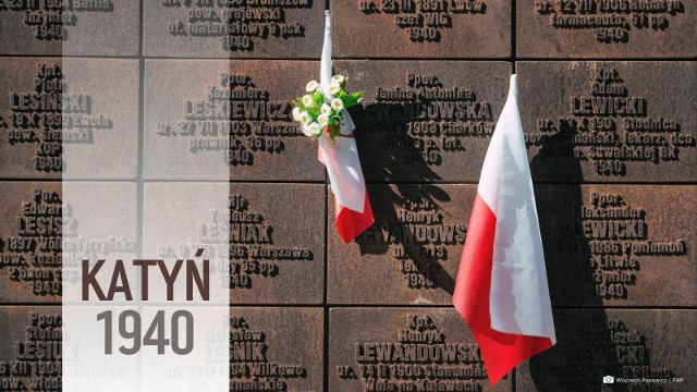 Pod koniec czerwca informowano o tym, że władze rosyjskie zdjęły polskie flagi z cmentarza wojennego w Katyniu