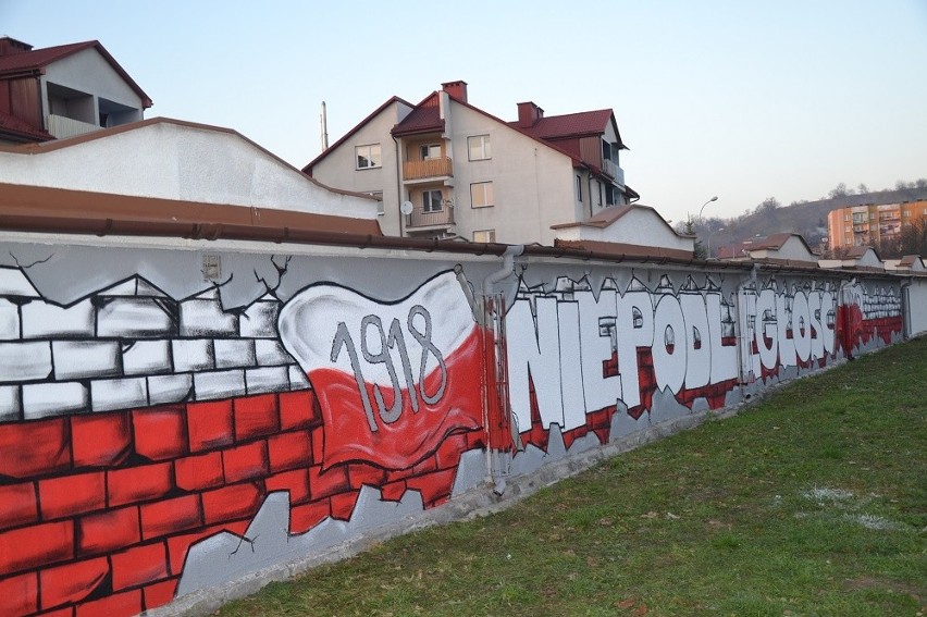 W Pińczowie powstał mural dla uczczenia setnej rocznicy...
