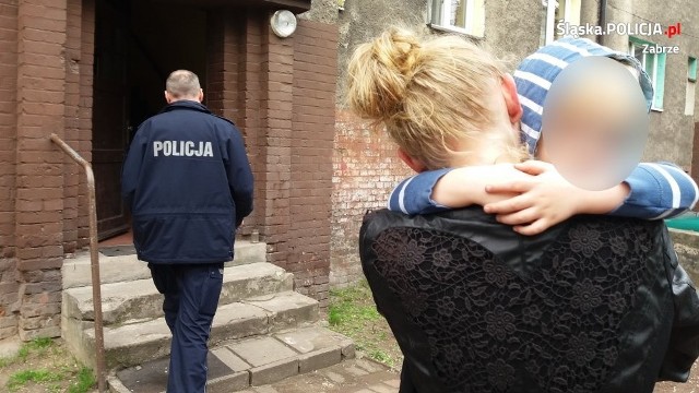 Matkę dziecka błąkającego się bez opieki odnaleźli policjanci