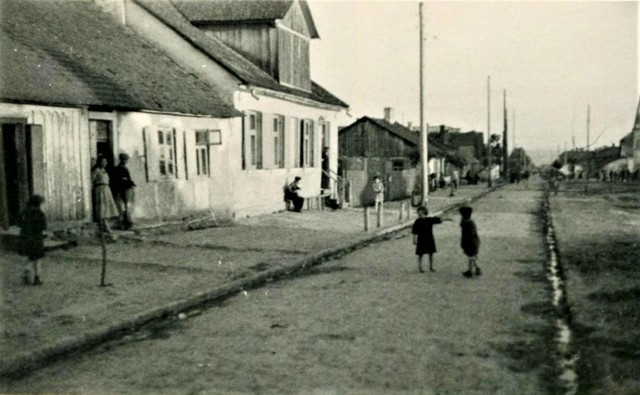 Zdjęcie w czerwcu 1941 roku wykonał jeden z niemieckich żołnierzy. Widać na nim fragment dawnego, zamojskiego getta przy ul. Spadek