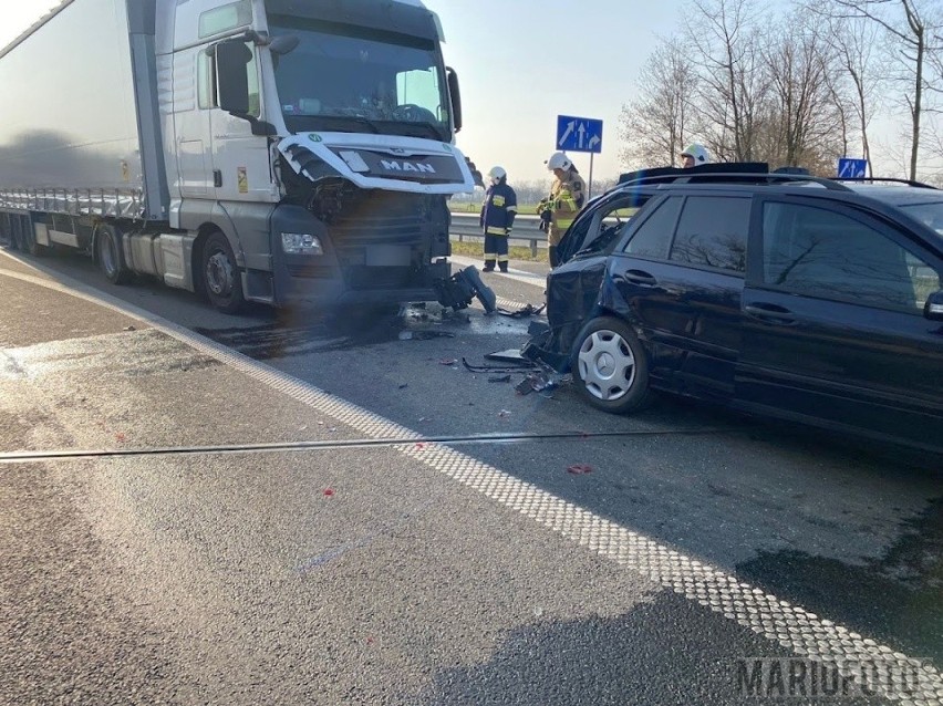 Wypadek na obwodnicy Opola. Dwie osoby zostały zabrane do...