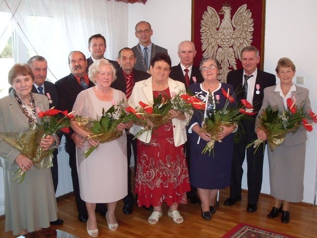 Jubilaci z gminy Radków zostali nagrodzeni przez władze medalami za długoletnie pożycie małżeńskie.