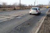 Stan techniczny drogi na północ Szczecina: "powoduje zagrożenie dla zdrowia i życia" 