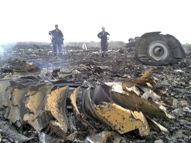 Malezyjski samolot zestrzelony na Ukrainie. 295 osób zginęło przez pomyłkę (zdjęcia, wideo)