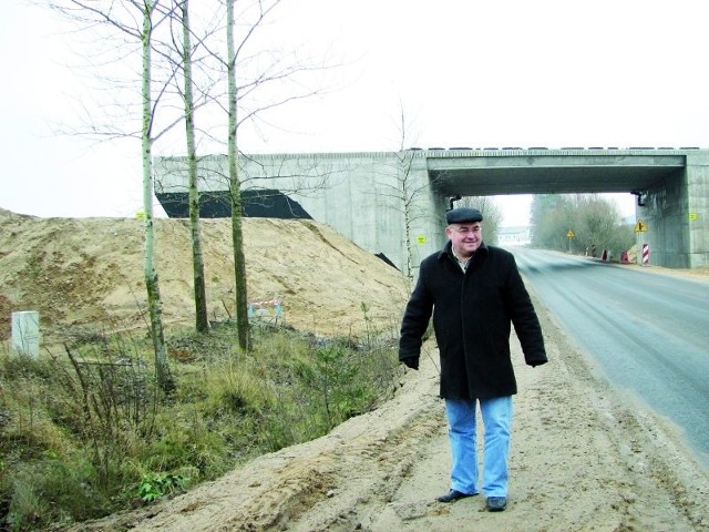 Nie wiadomo też, co stanie się z tym wiaduktem - mówi Andrzej Chmielewski. - Przypuszczalnie trzeba będzie go wyburzyć.