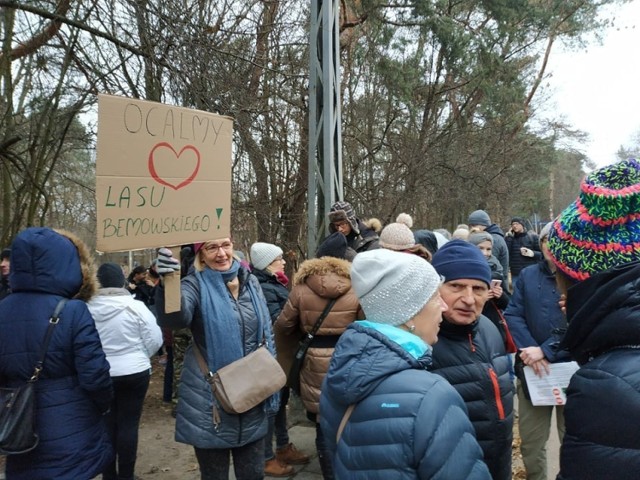 Warszawa: Osiedle domków w Lesie Bemowskim? Deweloper jest chętny, ale mieszkańcy protestują