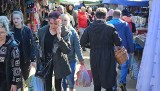 Mnóstwo ludzi na kieleckich bazarach. W Wielki Piątek robili świąteczne zakupy [FOTO]