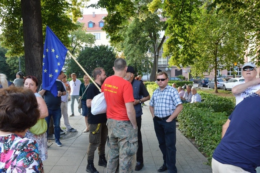 Demonstracja pod Sądem Okręgowym w Opolu.