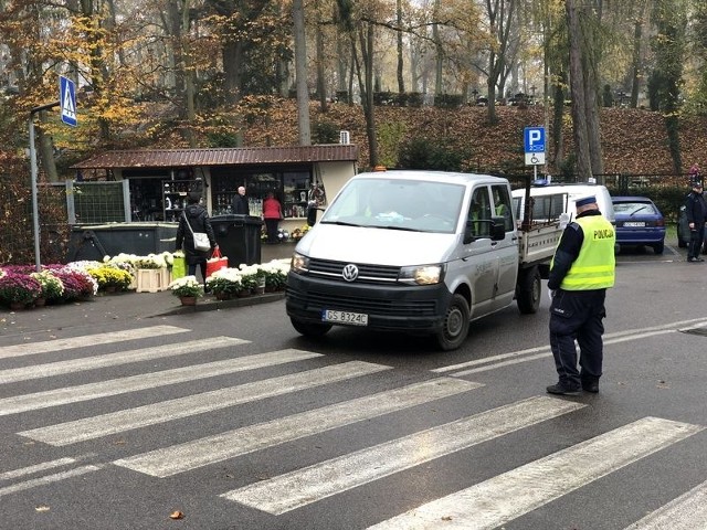 Dużo stłuczek, ale bez wypadku. KMP Słupsk podsumowuje Wszyskich Świętych.