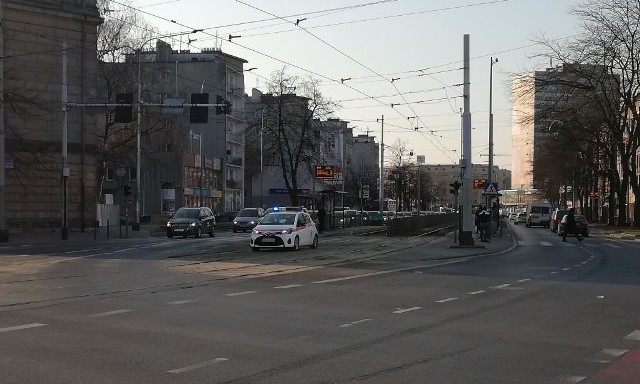 Nie jeżdżą tramwaje na odcinku od placu Orląt Lwowskich (na wprost) do placu Jana Pawła II.