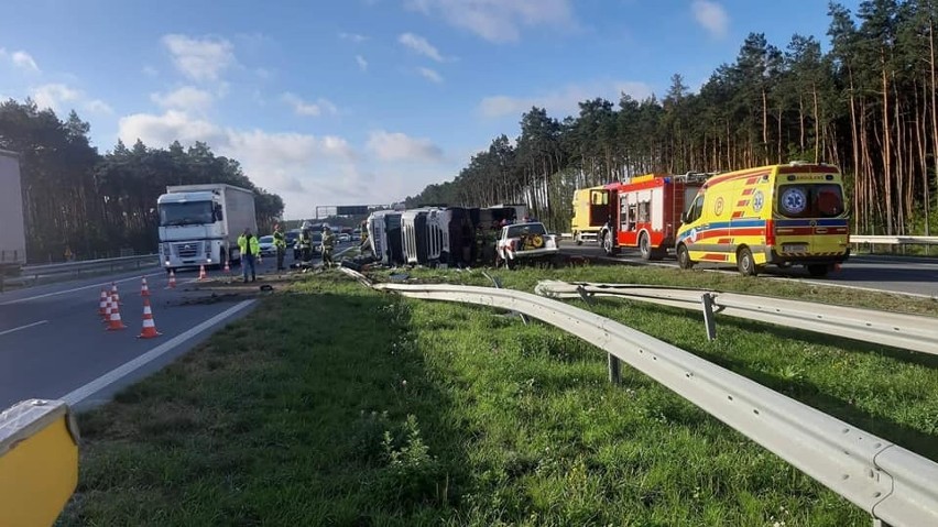 Na trasie S5 pod Bydgoszczą wywróciła się ciężarówka...