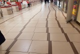 Ta podłoga z Auchan jest od kilku dni hitem internetu. "Piekło perfekcjonistów"