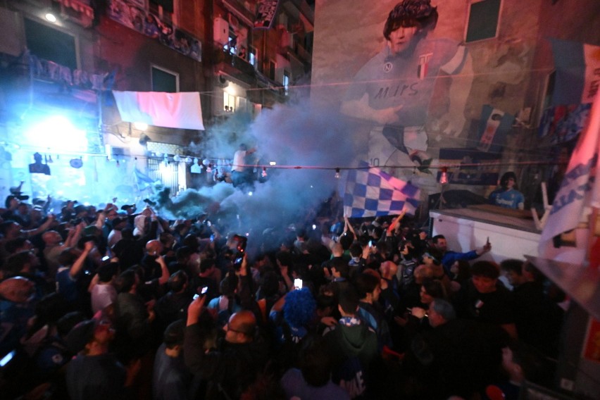 Neapol świętuje mistrzostwo Włoch! To najpiękniejszy dzień dla fanów Napoli od 33 lat! [ZDJĘCIA, WIDEO]