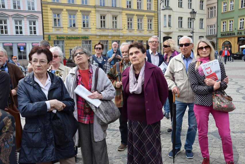 Manifestacja KOD na placu Solnym, 2 kwietnia 2017