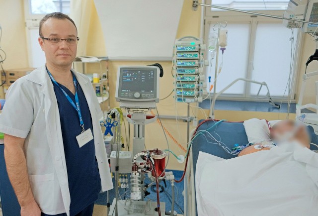 „Jak ktoś do mnie trafia na oddział, to już z reguły nic nie mówi, bo jest podłączony do respiratora” – mówi prof. Mirosław Czuczwar