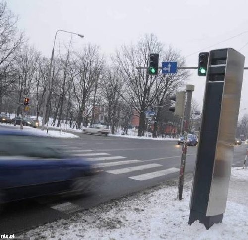 Fotoradar na al. Jana Pawła II pstrykał  po kilkadziesiąt zdjęć dziennie.