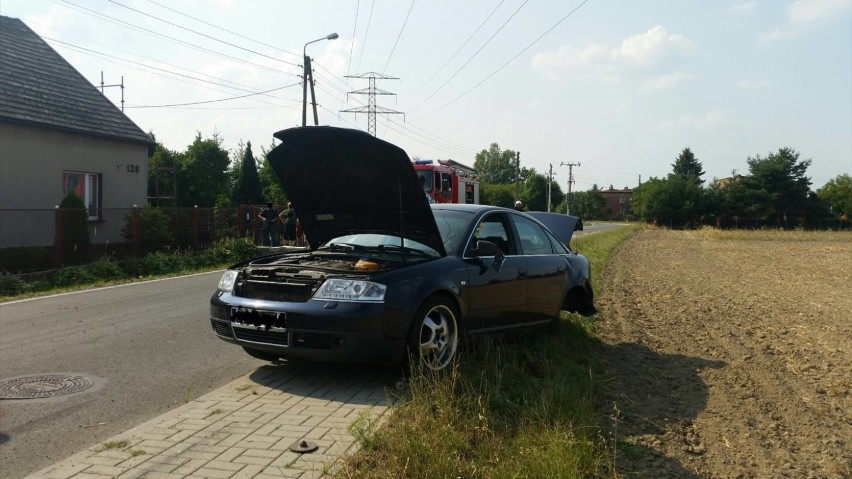 Skutki stłuczki w Lędzinach. Audi A6 straciło tylną oś