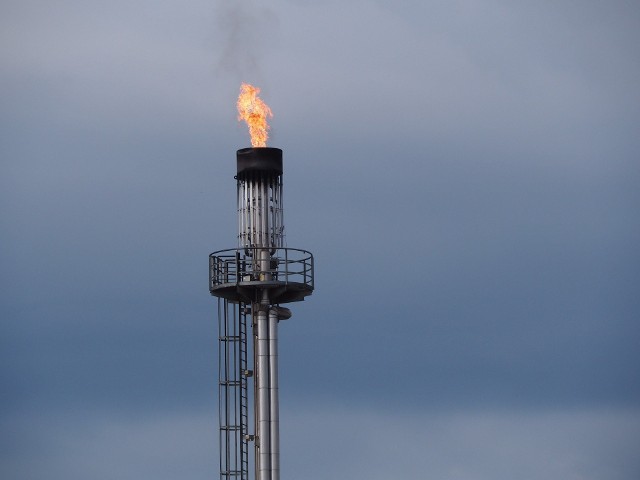 Większość Polaków popiera embargo na zakup surowców energetycznych z Rosji, nawet jeśli wiązałoby się to ze znaczną podwyżką cen