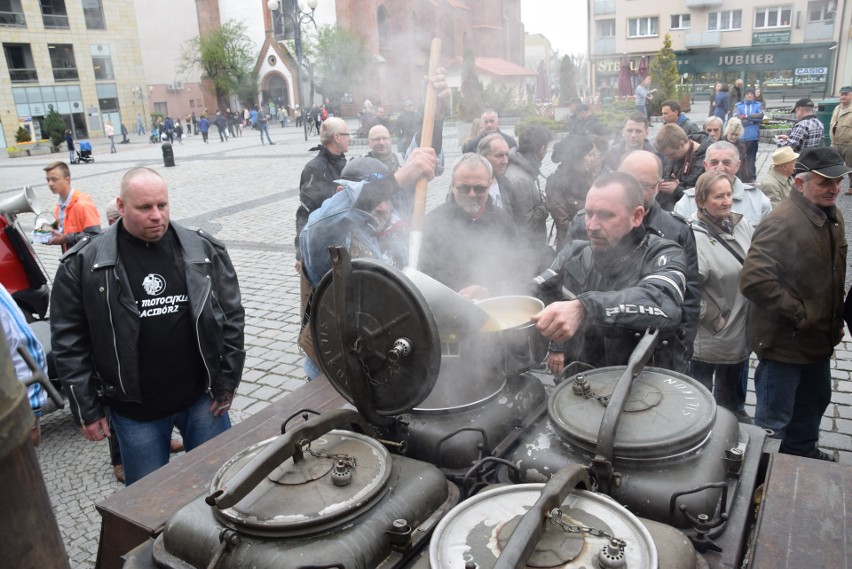 W Raciborzu poświęcono pokarmy i częstowano żurkiem