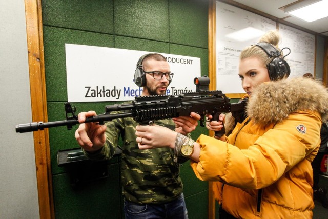 Na terenie kampusu Uniwersytetu Kazimierza Wielkiego w Bydgoszczy zainaugurowano projekt Legii Akademickiej Ministerstwa Obrony Narodowej. Program jest skierowany do studentów wyższych uczelni. Ma im umożliwić przejście teoretycznego i praktycznego szkolenia przygotowującego do uzyskania stopnia szeregowego albo kaprala rezerwy. W tym roku miejsce w szeregach LA przygotowano dla ok. 10 tys. osób. Na terenie bydgoskiej uczelni studenci mogli spotkać się z wojskowymi, porozmawiać z żołnierzami i zapoznać się z wojskowym sprzętem, który zapewniła I Brygada Logistyczna. Z bydgoskimi studentami spotkał się ponadto doradca ministra obrony narodowej Grzegorz Matyasik oraz płk Remigiusz Żuchowski. Z Kujawsko-Pomorskiego zgłosiły się do programu tylko trzy uniwersytety - UTP, UKW i toruński UMK. W sumie w szeregach Legii Akademickiej znajdzie się niecałe 300 osób.Pogoda na środę, 29 listopada (źródło TVN Meteo/X-news):