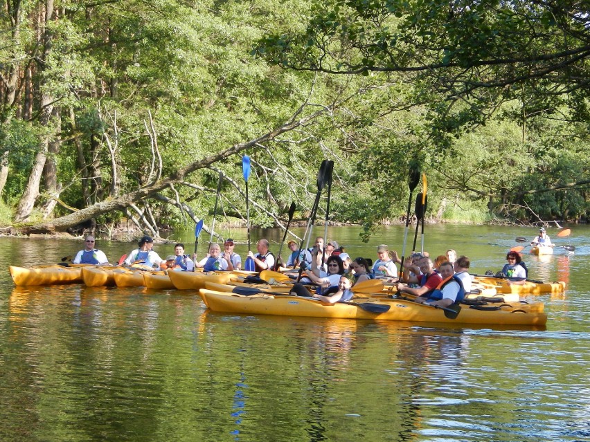 Przygotowanie do spływu kajakowego to ważna rzecz. Jeśli...