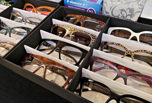 Wśród wyrobów medycznych na które najczęściej są wystawiane lecenia są okulary.