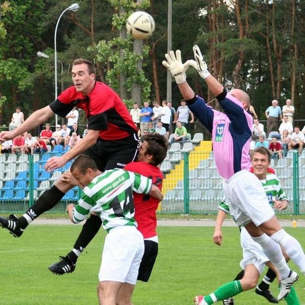 W meczu Stali z Lechią (z lewej Marek Drozd) nie brakowało emocji i bramek, a lepsi okazali się gospodarze, wygrywając 2:1. 