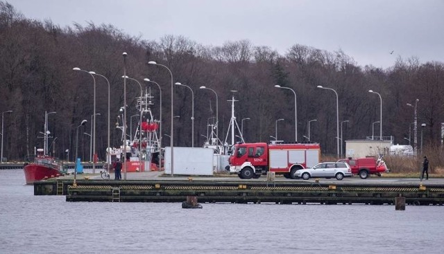 Auto wpadło do kanału portowego w Darłówku 4.01.2018