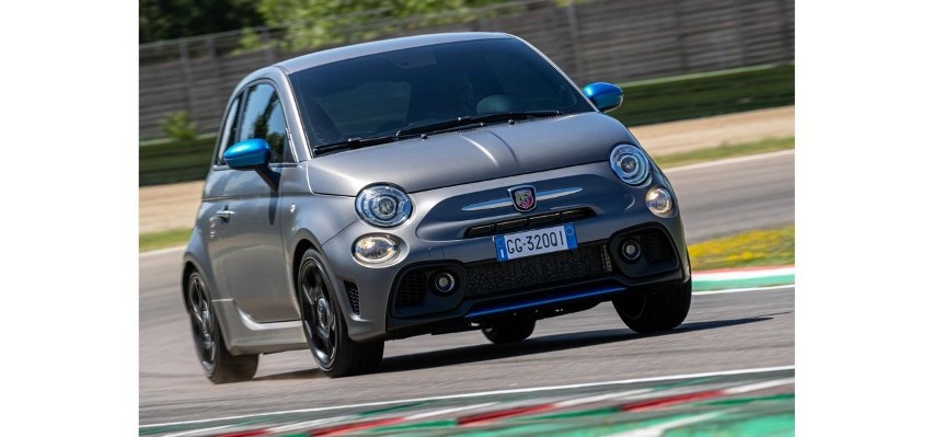 Nowy Abarth F595 to technologia Formuły 4 i hołd dla 50....