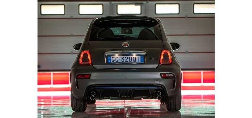 Nowy Abarth F595 to technologia Formuły 4 i hołd dla 50....