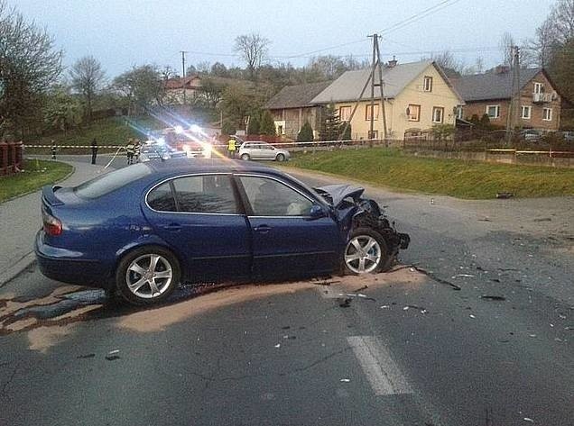 Cztery osoby z audi i pięć z seata zostało przewiezionych do...