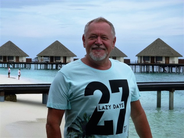 Prof. Andrzej Tretyn spędza urlop na Malediwach na Oceanie Indyjskim.Czytaj także: Trojaczki z Torunia odwiedziły Pierwszą Damę