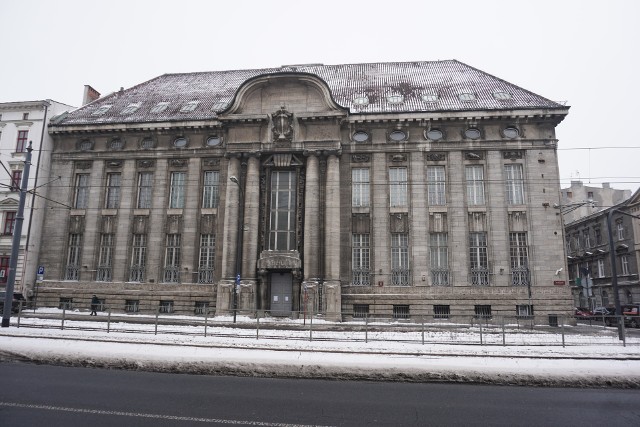 Jeden z najbardziej rozpoznawalnych w Łodzi budynek I oddziału banku PKO BP został w grudniu ostatecznie zamknięty i wystawiony na sprzedaż.ZDJĘCIA I WIĘCEJ INFORMACJI - KLIKNIJ DALEJ