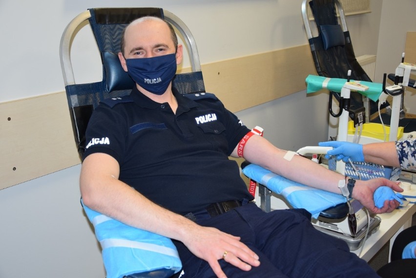 Akcja oddawania krwi w  Komendzie Powiatowej Policji w...