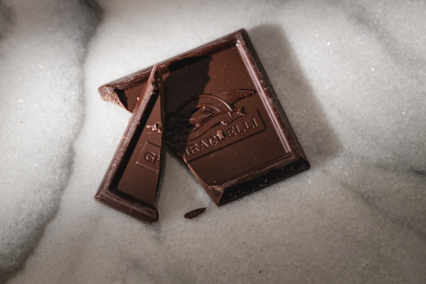 Kakao oraz gorzka czekolada o wysokiej zawartości kakao...