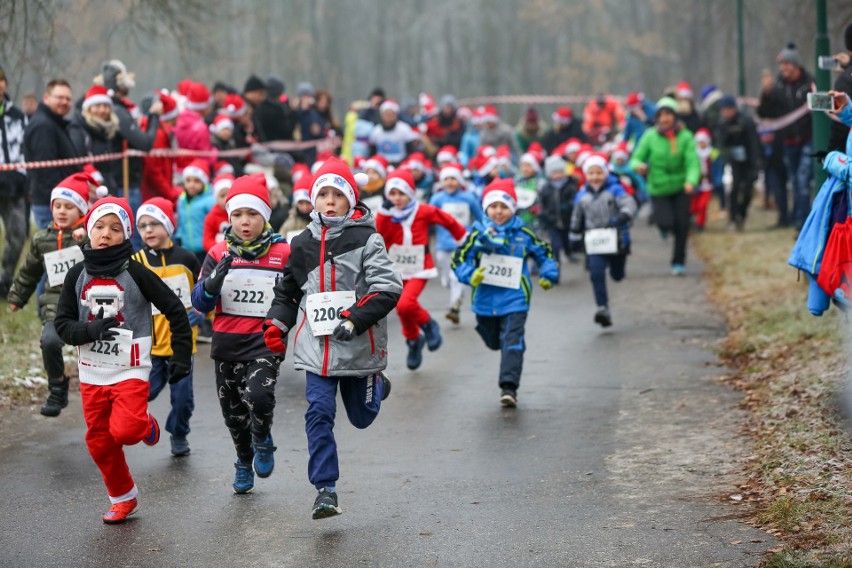 Dzieci pobiegły w Biegu Mikołajów 2017 w Krakowie