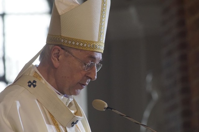 Zdaniem Janusza Szymika abp Stanisław Gądecki, przewodniczący Episkopatu po 1 czerwca 2019 r., zgodnie z instrukcją papieską powinien więc podjąć działania w jego sprawie, a tego nie zrobił.