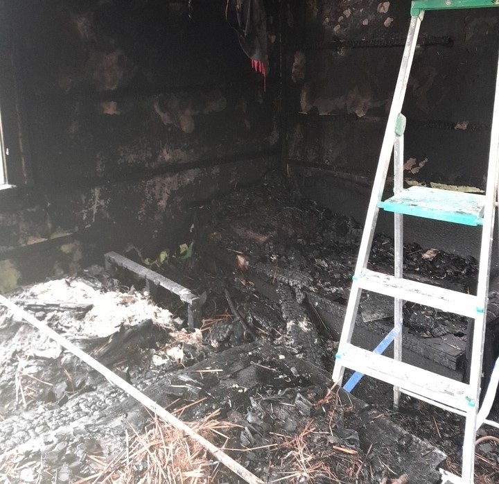 Majdan. Pożar, który wybuchł 6.04.2023, zabrał życie dwóm osobom, jedną pozostawił bez dachu nad głową. Trwa zbiórka