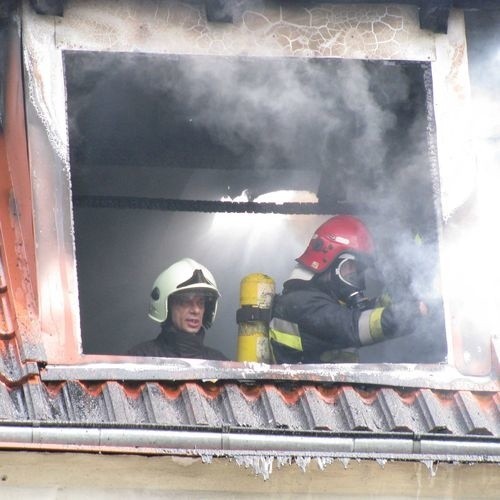 Gaszenie pożaru na poddaszu kamienicy w centrum Lęborka.