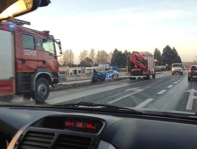 W sobotni poranek w Starych Bielicach doszło do dachowania...