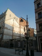 Zniknie wreszcie dziura po kamienicy przy Piotrkowskiej. Inwestor odbuduje piękny, stylowy budynek