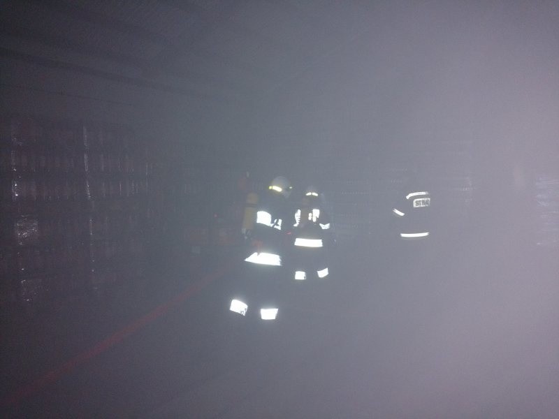 Knyszyn. Wybuch kotła i pożar magazynu, Strażacy uwijali się jak w ukropie (zdjęcia)
