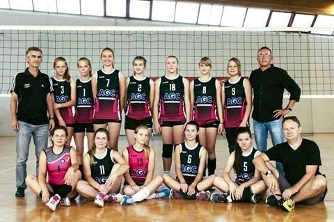 Drużyna kadetek OKS Volley Opatów