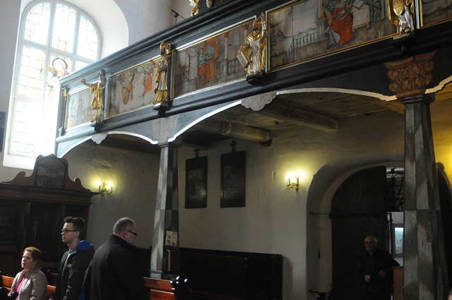 Parafia pod wezwaniem Nawiedzenia NMP w Topolnie otrzyma wsparcie na renowację obrazów znajdujących się na płycinach chóru i polichromii na filarach