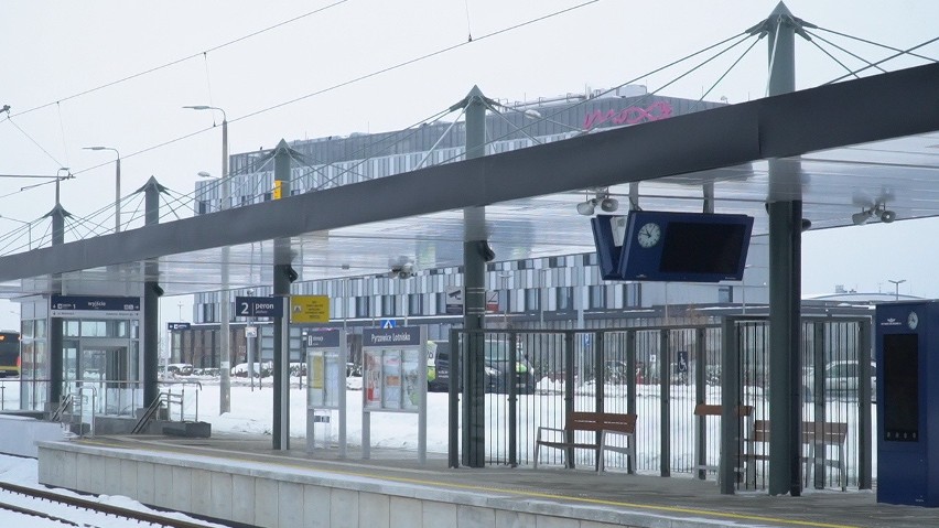 Budowa połączenia kolejowego do lotniska w Pyrzowicach zakończona. Jechaliśmy trasą pociągu. ZDJĘCIA