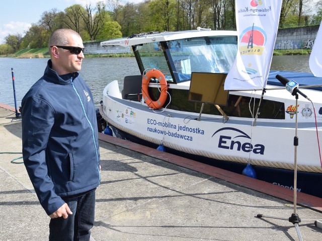 Prototypowa jednostka zasilana prądem z paneli fotowoltaicznych przycumowała w Koźlu.