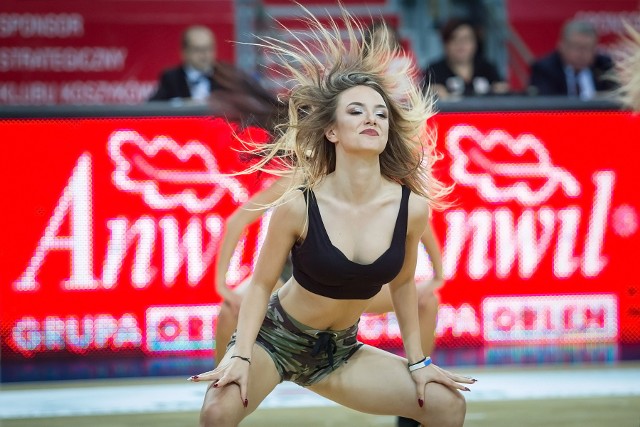 Zobacz w akcji cheerleaderki Anwilu Włocławek, czyli Anwil Dance Team podczas ostatniego meczu ligowego z Czarnymi Słupsk.