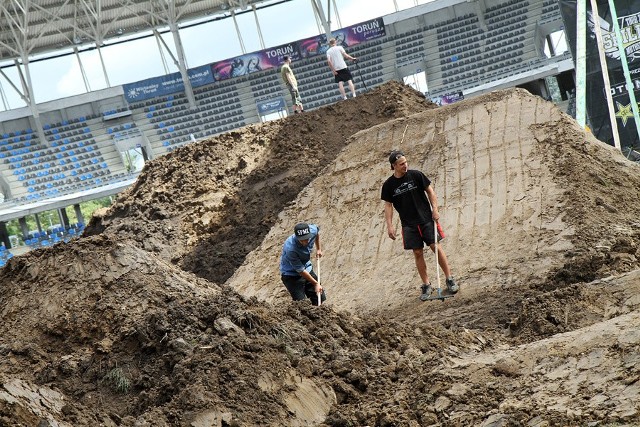 Ostatnie prace na Motoarenie. Tak toruński stadion jeszcze nigdy nie wyglądał.